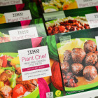 Tesco rozširuje vlastnú značku potravín Plant Chef len na rastlinnej báze